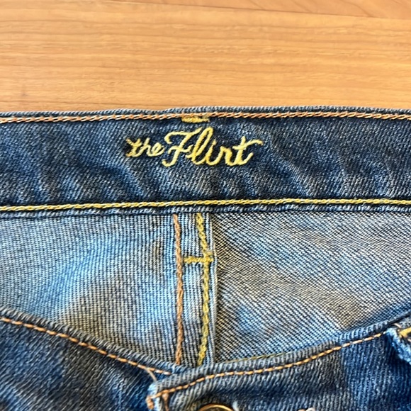 Old Navy the Flirt Staight Leg Jeans size 8 - Picture 3 of 5